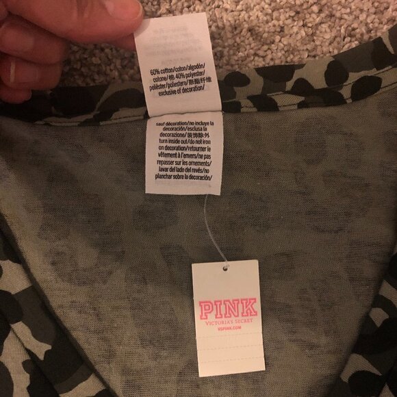 PINK Tee Shirt Women's Size Medium Green Camo Short Sleeve Print V-Neck NWT - Picture 7 of 10